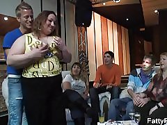 Ogromne sise dama dobiva gol i daje glavu